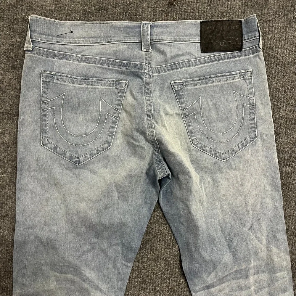 True Religion Jeans Mens Size 36 Light Wash Straight Leg Horseshoe Stitch Blue